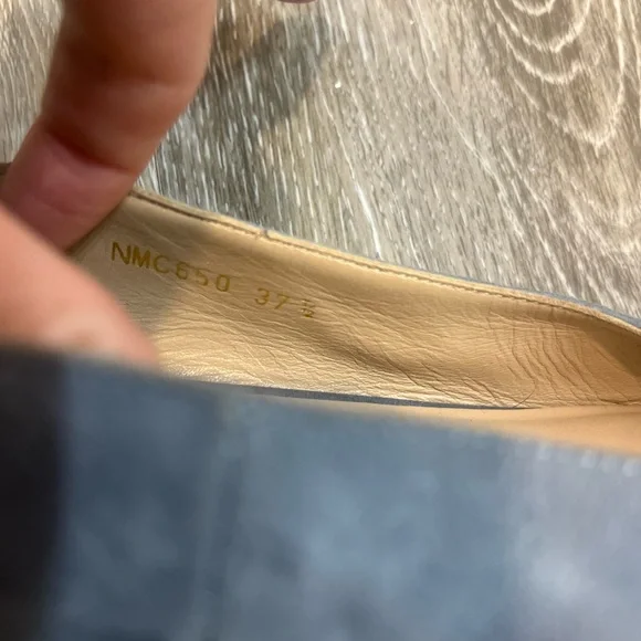 SUPER SALE 💥Valentino Garavani Women's Blue Suede Flats - Picture 7 of 7